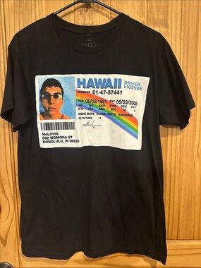 Black Short-Sleeve Graphic Tee with Hawaii License Print
